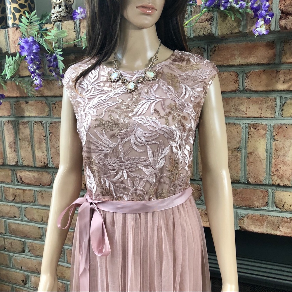 Candalite Lace & Sequin Event Dress.🌹 - Picture 2 of 8